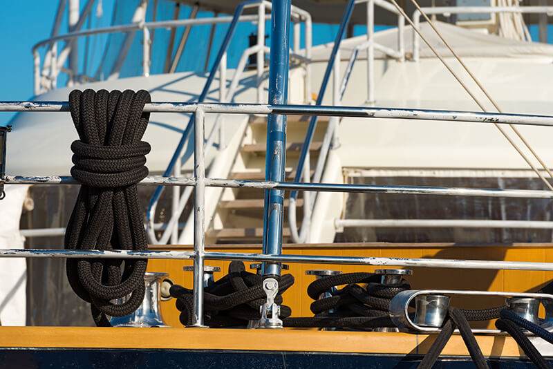 Superyacht_800px_Black-Rope-on-Railing_308591744