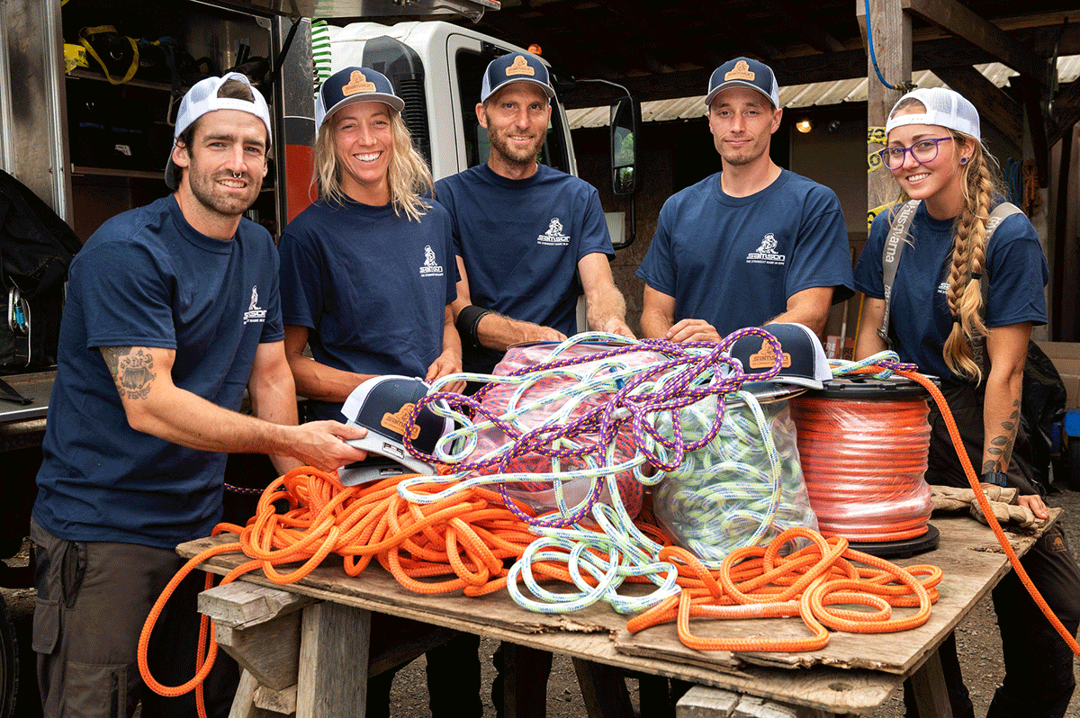 Smiling people with rope